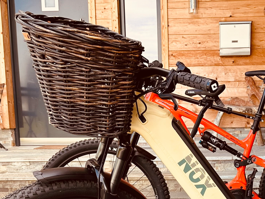 Vorderrrad-Korb Basil Darcy L Rattan, 41x35x34 cm, schwarz, Lenkerbefest.